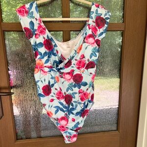 Cap sleeve maternity bathing suit